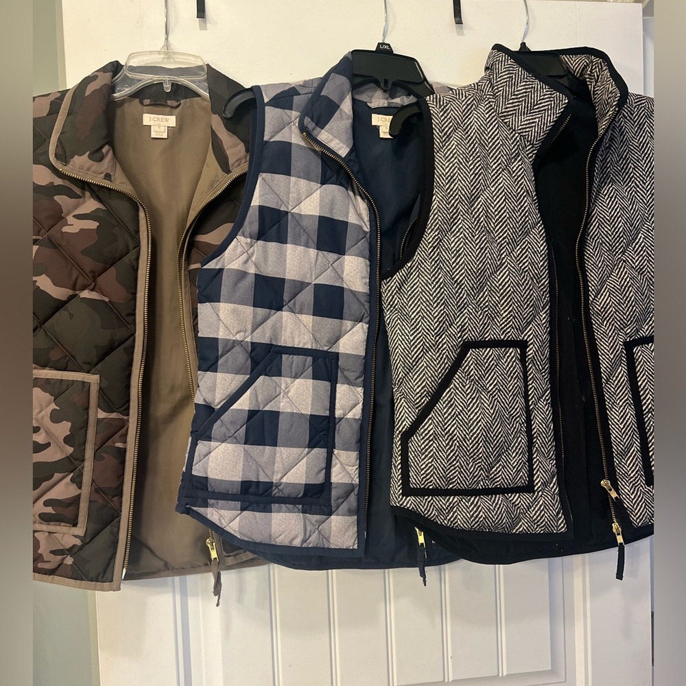 Three J Crew zip up puff vests size small - Picture 4 of 6
